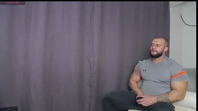 Snapshot of RickyMiami1 chatting on November 16, 2025, 6:02 pm RickyMiami1 online show from November 16, 2025, 6:02 pm