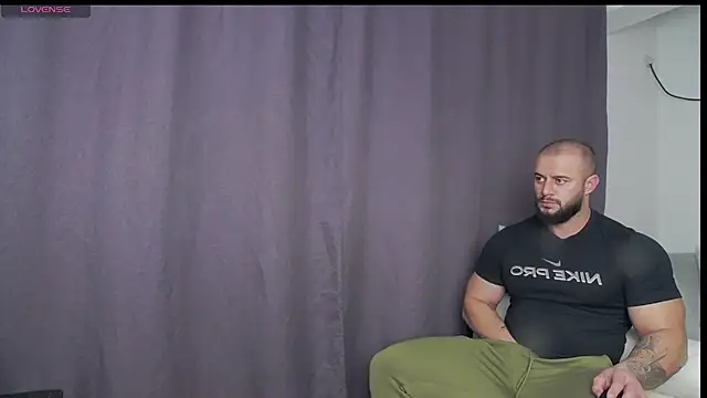 Snapshot of RickyMiami1 chatting on November 25, 2025, 6:52 pm RickyMiami1 online show from November 25, 2025, 6:52 pm