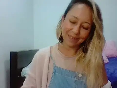 leah susman online show from November 22, 2025, 1:37 am