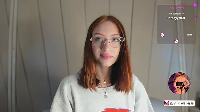 Snapshot of Alison_Ivannova chatting on October 13, 2025, 3:50 am Alison Ivannova online show from October 13, 2025, 3:50 am