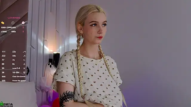 SaraHearts online show from October 29, 2025, 1:41 am