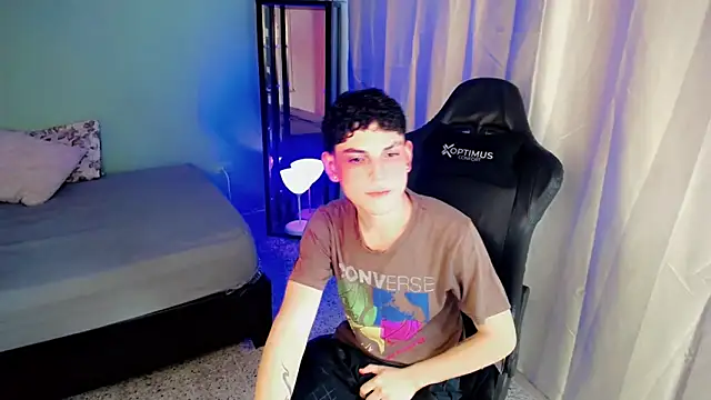 Snapshot of dilan_hott_ chatting on September 20, 2025, 8:43 pm dilan hott online show from September 20, 2025, 8:43 pm