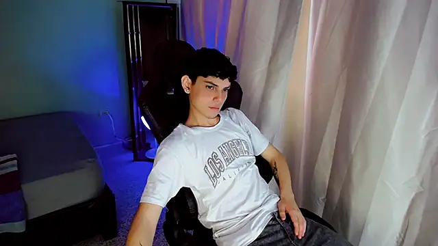 Snapshot of dilan_hott_ chatting on October 1, 2025, 3:07 pm dilan hott online show from October 1, 2025, 3:07 pm