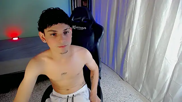 Snapshot of dilan_hott_ chatting on October 3, 2025, 8:39 pm dilan hott online show from October 3, 2025, 8:39 pm