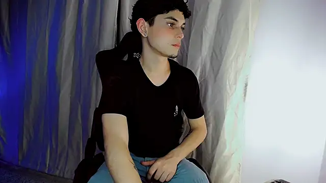 Snapshot of dilan_hott_ chatting on October 8, 2025, 11:57 pm dilan hott online show from October 8, 2025, 11:57 pm