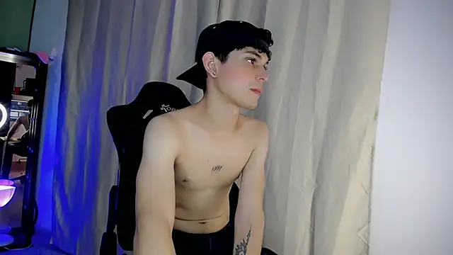 Snapshot of dilan_hott_ chatting on October 15, 2025, 8:20 pm dilan hott online show from October 15, 2025, 8:20 pm