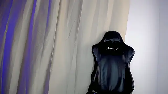 Snapshot of dilan_hott_ chatting on October 25, 2025, 8:25 pm dilan hott online show from October 25, 2025, 8:25 pm