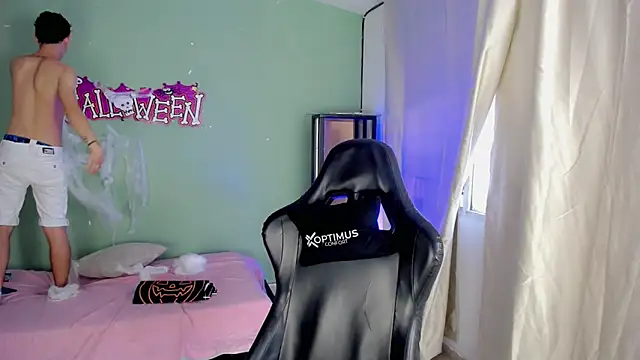 Snapshot of dilan_hott_ chatting on November 1, 2025, 8:22 pm dilan hott online show from November 1, 2025, 8:22 pm