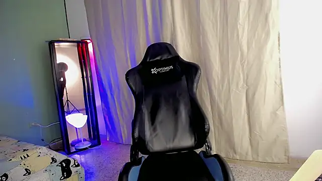 Snapshot of dilan_hott_ chatting on November 3, 2025, 6:42 pm dilan hott online show from November 3, 2025, 6:42 pm