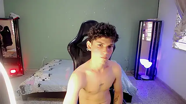 Snapshot of dilan_hott_ chatting on November 7, 2025, 8:20 pm dilan hott online show from November 7, 2025, 8:20 pm