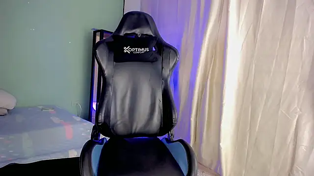 Snapshot of dilan_hott_ chatting on November 8, 2025, 8:40 pm dilan hott online show from November 8, 2025, 8:40 pm