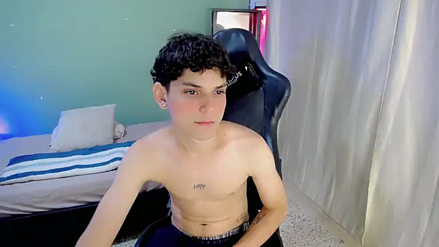 Snapshot of dilan_hott_ chatting on November 10, 2025, 7:57 pm dilan hott online show from November 10, 2025, 7:57 pm