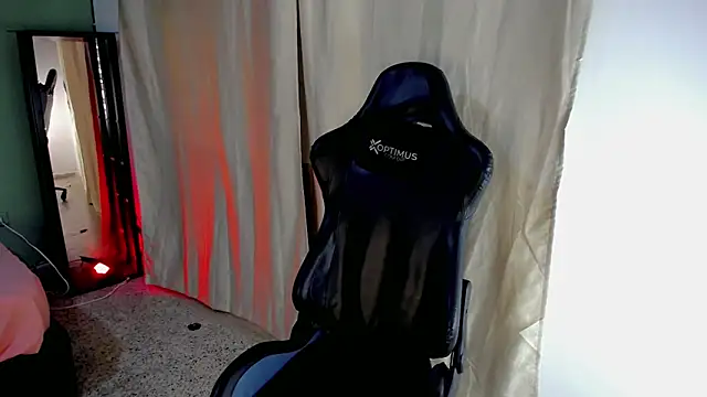 Snapshot of dilan_hott_ chatting on November 11, 2025, 8:09 pm dilan hott online show from November 11, 2025, 8:09 pm