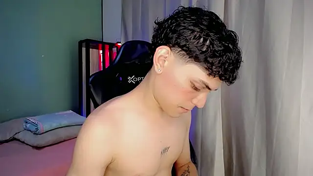 Snapshot of dilan_hott_ chatting on November 14, 2025, 8:29 pm dilan hott online show from November 14, 2025, 8:29 pm