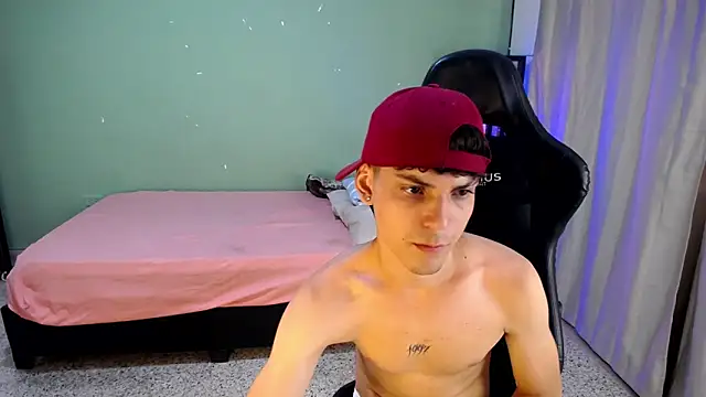 Snapshot of dilan_hott_ chatting on November 17, 2025, 8:25 pm dilan hott online show from November 17, 2025, 8:25 pm