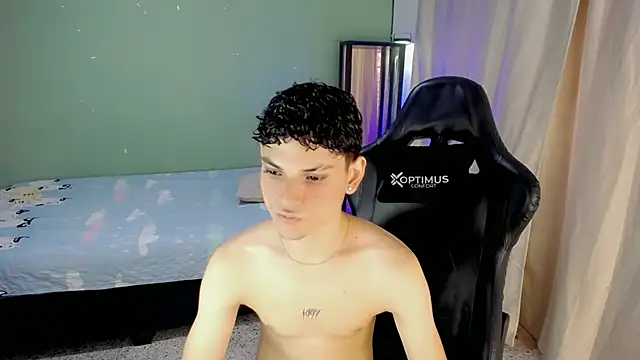 Snapshot of dilan_hott_ chatting on November 24, 2025, 6:18 pm dilan hott online show from November 24, 2025, 6:18 pm