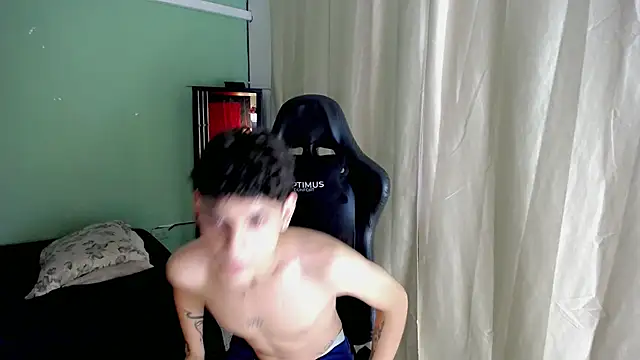 Snapshot of dilan_hott_ chatting on November 27, 2025, 7:49 pm dilan hott online show from November 27, 2025, 7:49 pm