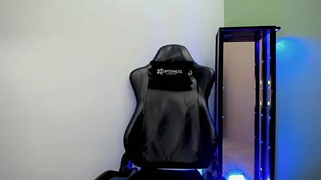 Snapshot of dilan_hott_ chatting on December 1, 2025, 7:41 pm dilan hott online show from December 1, 2025, 7:41 pm