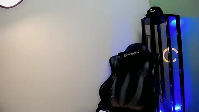 Snapshot of dilan_hott_ chatting on December 2, 2025, 7:53 pm dilan hott online show from December 2, 2025, 7:53 pm