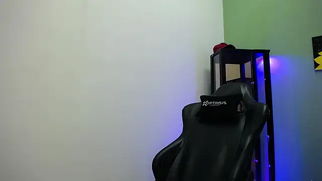 Snapshot of dilan_hott_ chatting on December 14, 2025, 2:55 pm dilan hott online show from December 14, 2025, 2:55 pm