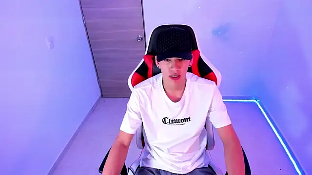 maxthomson boy online show from October 21, 2025, 3:40 am