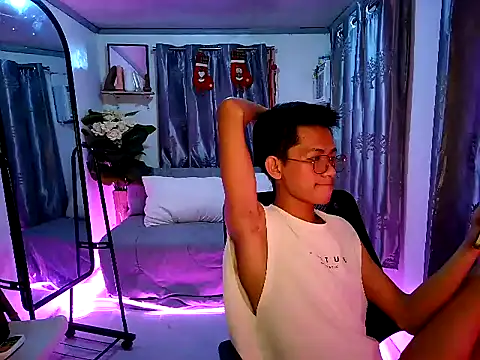 Snapshot of Skinny_CumLoader69 chatting on November 13, 2025, 6:18 pm Skinny CumLoader69 online show from November 13, 2025, 6:18 pm