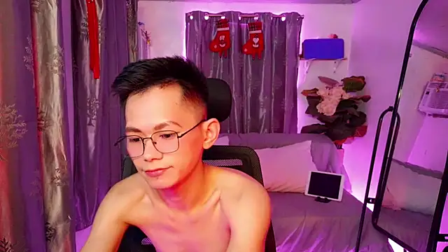 Snapshot of Skinny_CumLoader69 chatting on December 1, 2025, 8:19 am Skinny CumLoader69 online show from December 1, 2025, 8:19 am