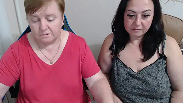 Snapshot of Bertie_Adeline chatting on September 29, 2025, 8:35 pm Bertie Adeline online show from September 29, 2025, 8:35 pm