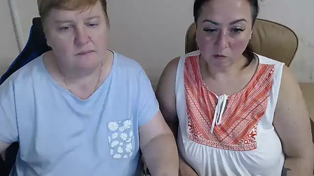 Snapshot of Bertie_Adeline chatting on October 12, 2025, 6:29 pm Bertie Adeline online show from October 12, 2025, 6:29 pm