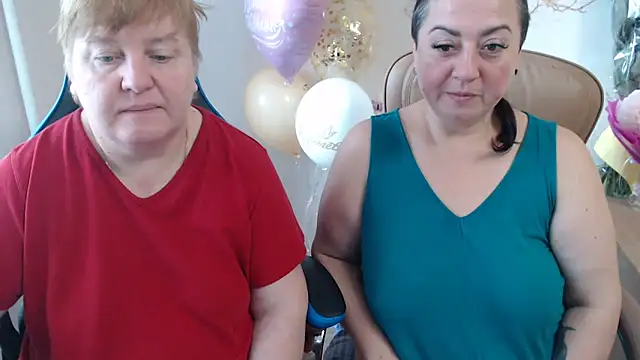 Snapshot of Bertie_Adeline chatting on October 19, 2025, 8:04 am Bertie Adeline online show from October 19, 2025, 8:04 am
