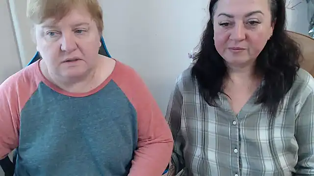 Snapshot of Bertie_Adeline chatting on October 25, 2025, 7:49 am Bertie Adeline online show from October 25, 2025, 7:49 am