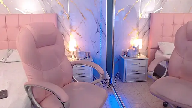 Red kytty6 online show from November 12, 2025, 7:46 pm