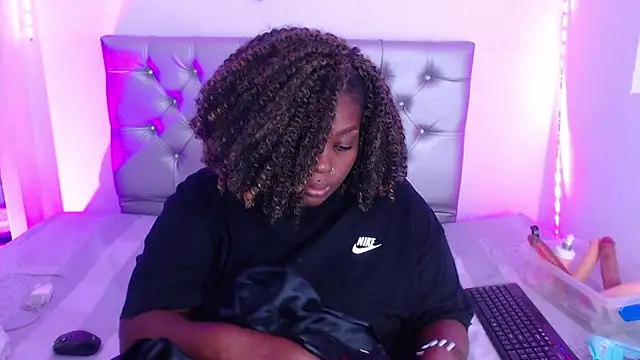 ebony NeighborMoans online show from October 9, 2025, 3:15 am