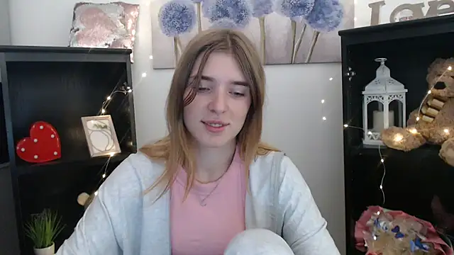 Snapshot of JuiceLips__ chatting on September 11, 2025, 6:46 am JuiceLips online show from September 11, 2025, 6:46 am