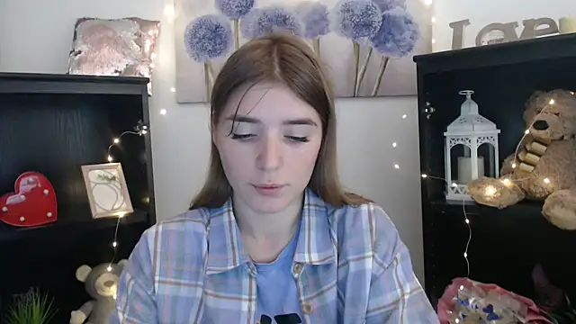 Snapshot of JuiceLips__ chatting on September 19, 2025, 9:43 am JuiceLips online show from September 19, 2025, 9:43 am