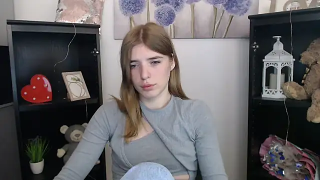 Snapshot of JuiceLips__ chatting on October 6, 2025, 6:55 am JuiceLips online show from October 6, 2025, 6:55 am