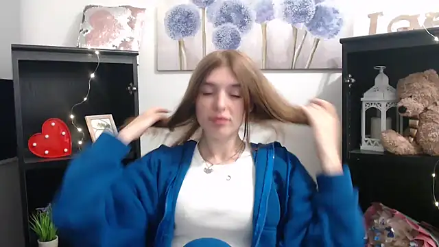 Snapshot of JuiceLips__ chatting on October 7, 2025, 2:36 pm JuiceLips online show from October 7, 2025, 2:36 pm