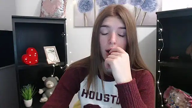 Snapshot of JuiceLips__ chatting on October 22, 2025, 1:00 pm JuiceLips online show from October 22, 2025, 1:00 pm