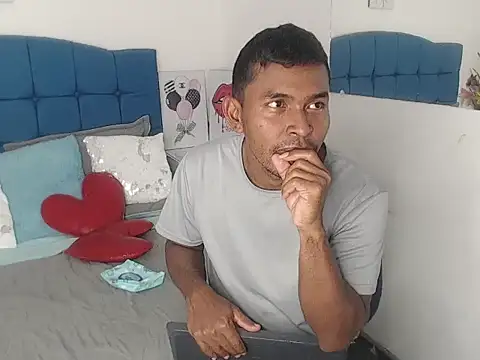 Snapshot of Adam_Morgan2 chatting on November 14, 2025, 2:21 am Adam Morgan2 online show from November 14, 2025, 2:21 am