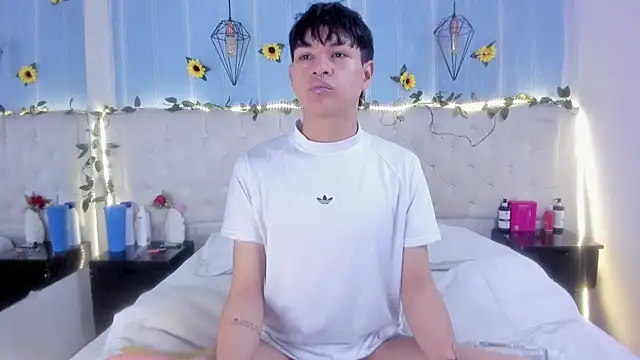 Snapshot of AleAurarashi chatting on October 22, 2025, 12:33 am AleAurarashi online show from October 22, 2025, 12:33 am