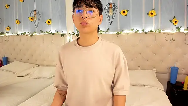 Snapshot of AleAurarashi chatting on October 28, 2025, 3:10 am AleAurarashi online show from October 28, 2025, 3:10 am