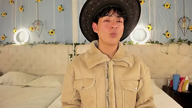 Snapshot of AleAurarashi chatting on November 14, 2025, 6:01 am AleAurarashi online show from November 14, 2025, 6:01 am