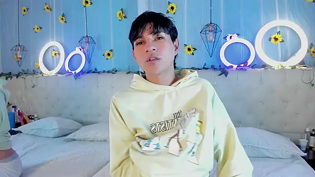 Snapshot of AleAurarashi chatting on November 16, 2025, 1:44 am AleAurarashi online show from November 16, 2025, 1:44 am