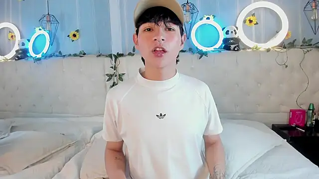 Snapshot of AleAurarashi chatting on November 18, 2025, 4:39 am AleAurarashi online show from November 18, 2025, 4:39 am