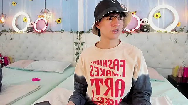 Snapshot of AleAurarashi chatting on November 19, 2025, 2:55 am AleAurarashi online show from November 19, 2025, 2:55 am