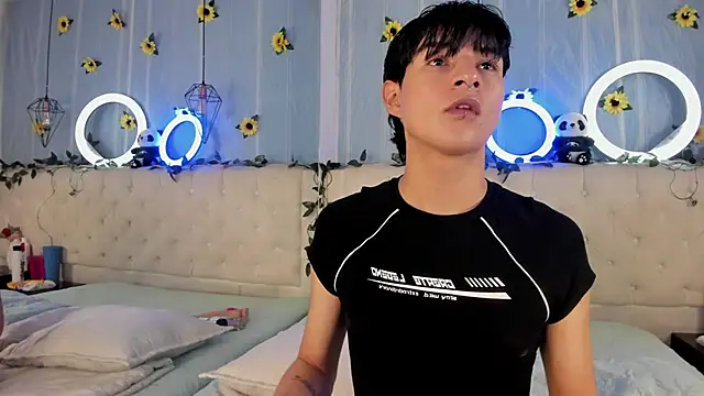 Snapshot of AleAurarashi chatting on November 20, 2025, 2:01 am AleAurarashi online show from November 20, 2025, 2:01 am