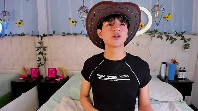 Snapshot of AleAurarashi chatting on November 21, 2025, 3:38 am AleAurarashi online show from November 21, 2025, 3:38 am