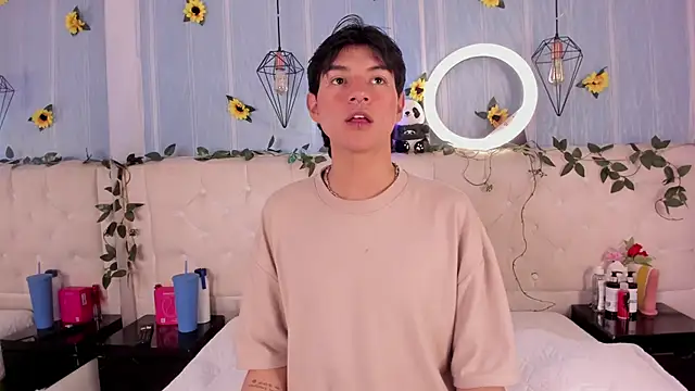 Snapshot of AleAurarashi chatting on November 23, 2025, 2:55 am AleAurarashi online show from November 23, 2025, 2:55 am