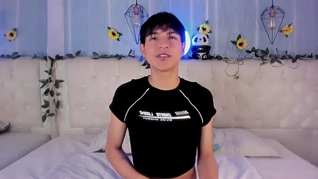 Snapshot of AleAurarashi chatting on November 30, 2025, 1:31 am AleAurarashi online show from November 30, 2025, 1:31 am