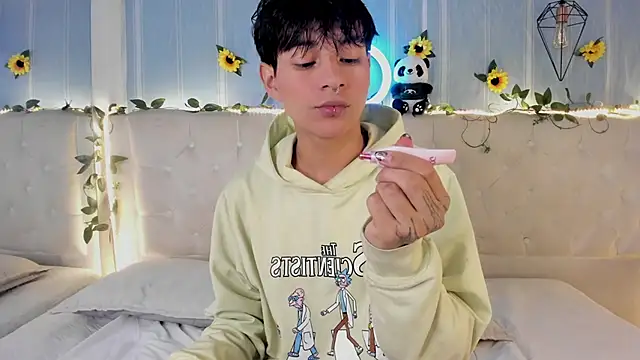 Snapshot of AleAurarashi chatting on December 1, 2025, 4:50 am AleAurarashi online show from December 1, 2025, 4:50 am